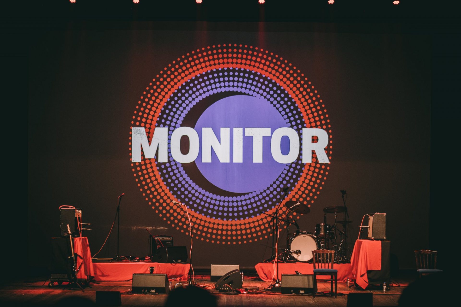 a monitor afirma